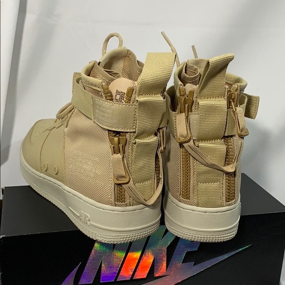 Special Field Air Force 1 Mid 9
917753200
160.00 - Picture 7 of 9